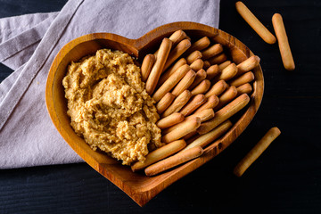 hummus and bread sticks