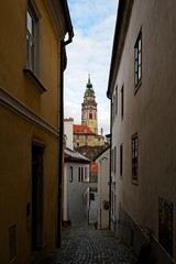 Fototapeta premium Alley way in beautiful and colourful Cesky Krumlov town in Czech Republic