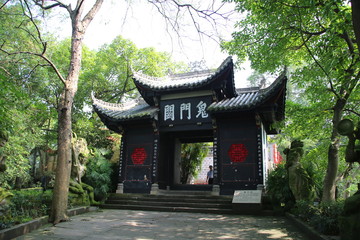 Chinese Garden Gate - 335620170