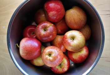 bowl of apples