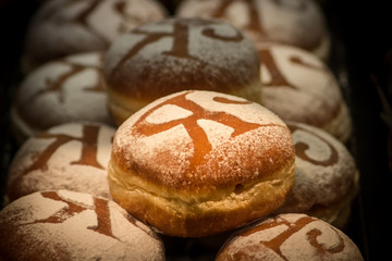 Innsbrucker pudding roll with cream and powdered sugar