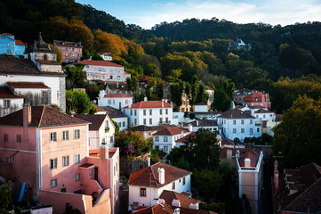 Widok na budynki w portugalskiej miejscowości Sintra