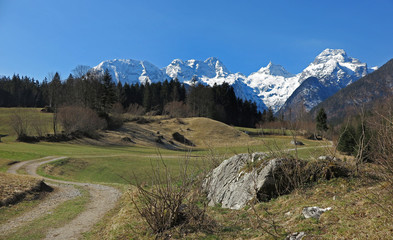 Fototapeta premium Salzburg, Loferer Steinberge im Frühling