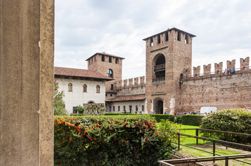 Obraz premium The courtyard of the Castelvecchio Castello Scaligero fortress in Verona, Italy.