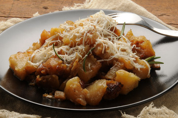 Insalata di patate e pancetta con ricotta affumicata  ft0202_4135 Potato and bacon salad with...