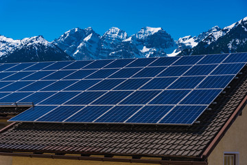 Solarpanele mit Bergblick im Stubaital