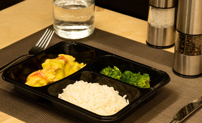 Chicken in curry sauce

