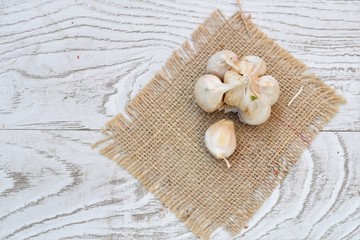 garnic on a wooden board