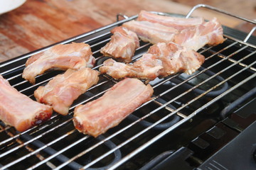 Electric roast grilling raw pork bone