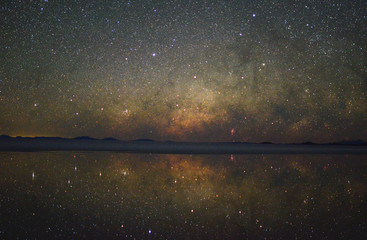 Zachodząca Droga Mleczna nad Laguną w Salae de Uyuni, Boliwia © Tomasz Aurora
