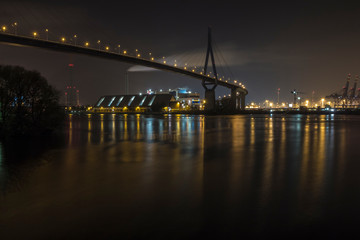 Fototapeta na wymiar Night in the Harbor of Hamburg.