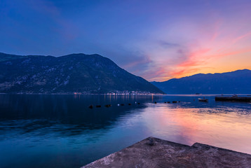 Obraz premium sea sunset on mountains background.