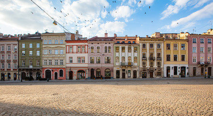 Obraz premium Empty Lviv streets during COVID-19 Quarantine. Market square in Lviv
