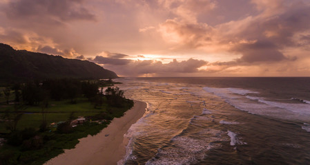 Fototapeta premium Sunset at the beach in Hawaii
