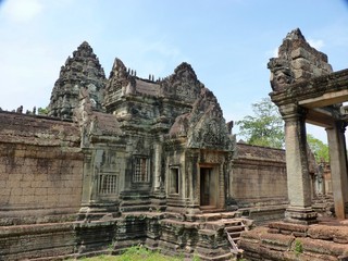 Naklejka premium Ruins of Angkor, temple of Banteay Samré, stone building with pillars, Angkor Wat, Cambodia