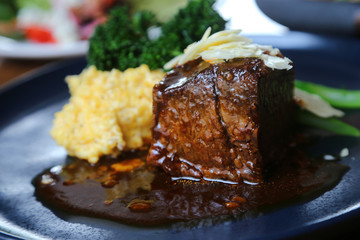 beef and macaroni and cheese
