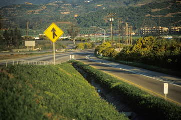 A merge sign on a highway