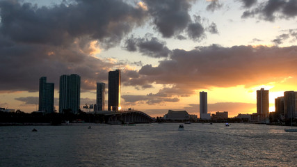 Naklejka premium Beautiful evening view over the skyline of Miami in the evening