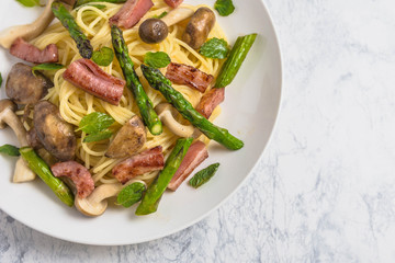 ベーコンとアスパラガスのパスタ