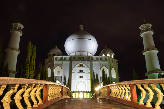 replic monument in the night