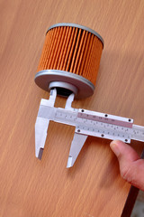 measure oil filter part use vernier caliper