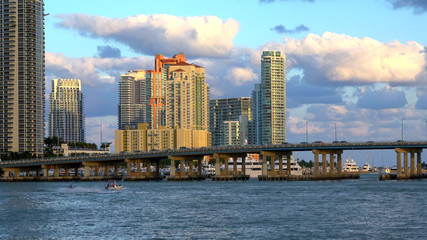 Obraz premium The Skyline of Miami Beach in the afternoon