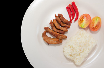 Sticky rice with fried pork is a dish that is easy to eat and served with peppers and red eggplant.