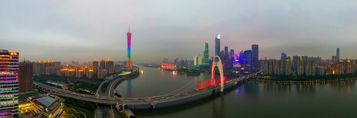 Fototapeta na wymiar Night view of Guangzhou in fog