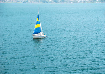 Naklejka premium sailboat at Atitlan laka Guatemala 