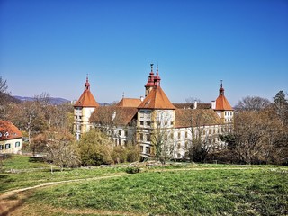 Fototapeta na wymiar Graz Schloss Eggenberg Altstadt Sehenswürdigkeit Panorama