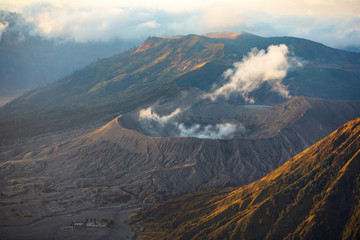 인도네시아에 있는 브로모 화산입니다.
This beautiful sight is the Bromo volcano in...