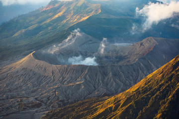 인도네시아에 있는 브로모 화산입니다.
This beautiful sight is the Bromo volcano in...