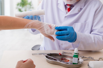 Hand injured woman visiting male doctor