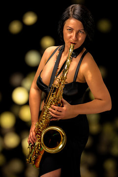 Woman playin' saxophone (golden skin effect)