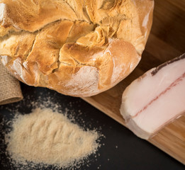 Bodegón de pan y tocino