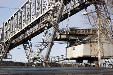 
Arched crane for loading and distribution of coal