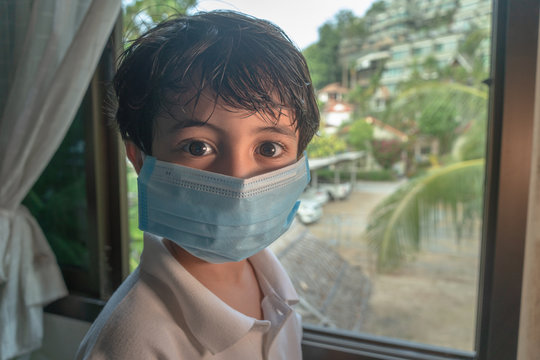 .wearing a face mask help prevent the spread of the virus and for save yourself too - Powered by Adobe