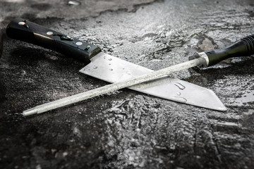 Steel sharpener and a kitchen knife