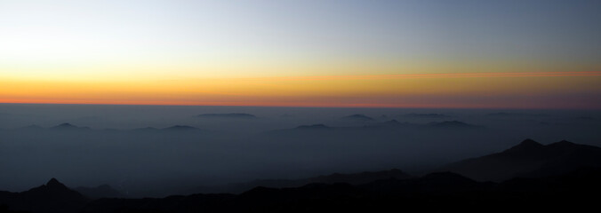 Obraz premium sunset over the mountains