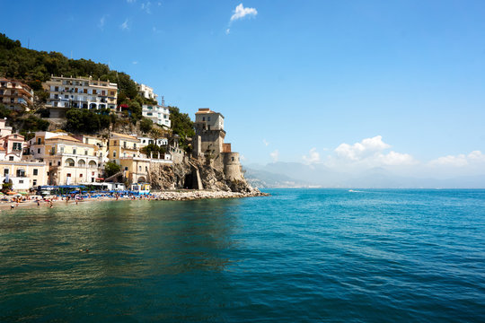 Paese di Cetara sulla Costiera Amalfitani, Campania, Italia