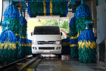 conservative automatic carwash machine in operation