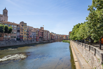 Fototapeta na wymiar bridge, river and view of buildings in Spain in Girona 