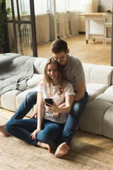 Obraz premium Lifestyle consept at home with couple young men and woman in room sitting