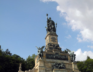 Fototapeta na wymiar Niederwalddenkmal bei Rüdesheim