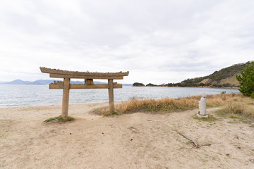 写真素材: 直島の低い鳥居