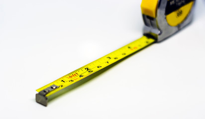 retractable yellow metal measuring tape. Measurements expressed in centimeters and feet.