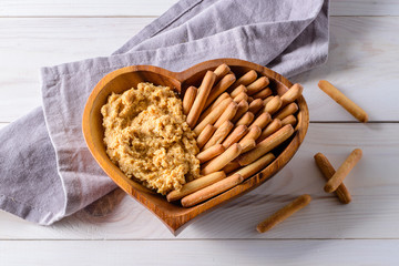 hummus and bread sticks