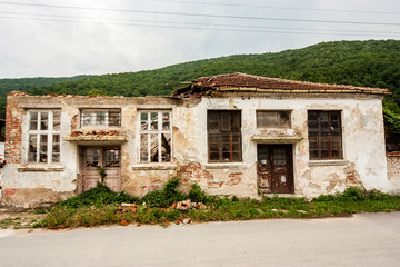 Fototapeta na wymiar Traditional old Bulgarian houses in ethnographic reserve of Zheravna, Bulgaria