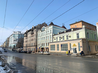 Fototapeta na wymiar Svetlanskaya street in early spring. Russia, Vladivostok