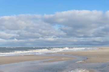 Fototapeta na wymiar beautiful seascape of the island of Sylt on a sunny day